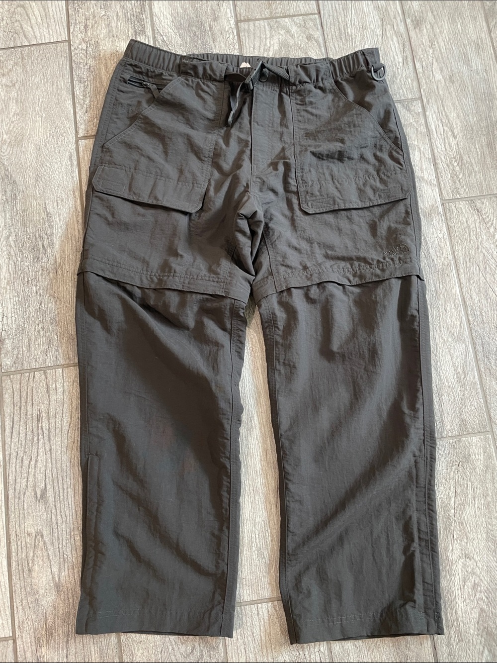 The North Face Cargo Pants Charcoal Gray Converts to Shorts Size Large